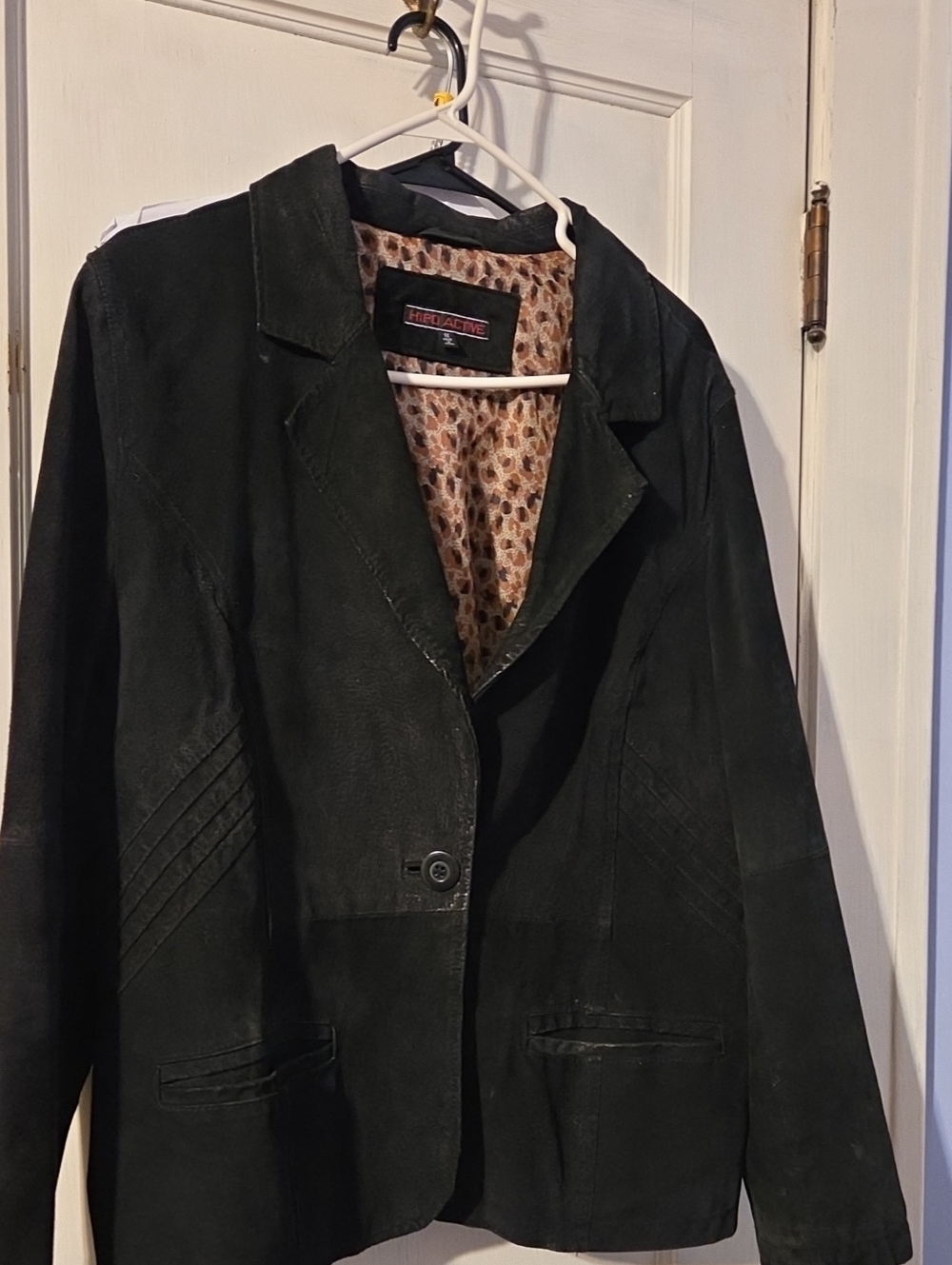 Vintage-Inspired Black Suede Blazer Jacket